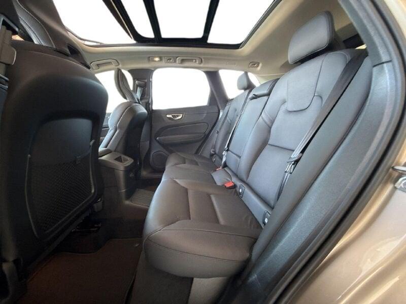 Volvo XC60 T6 Plug-in hybrid AWD automatico Plus Dark