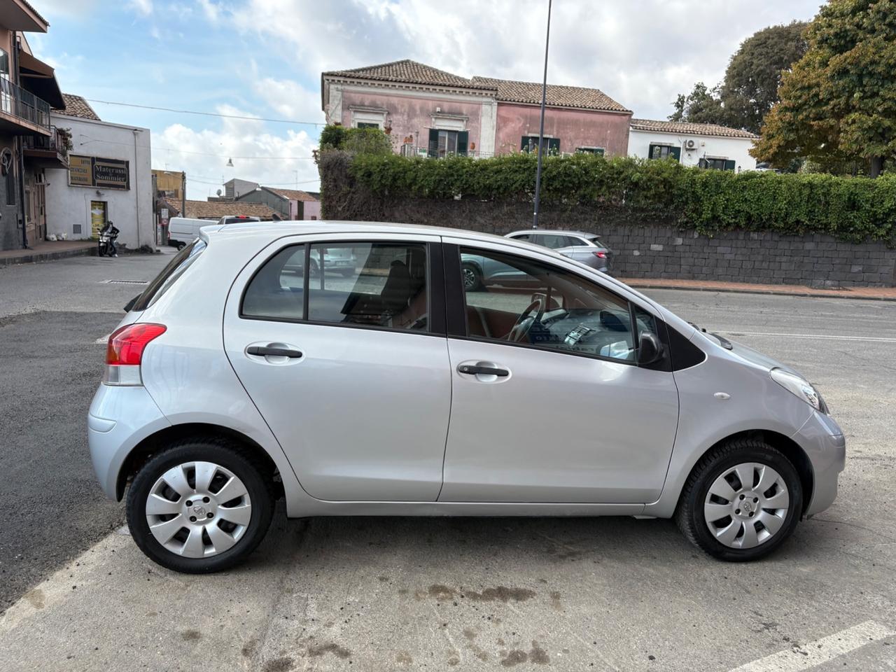 Toyota Yaris 1.0 5 porte Now 70cv 2009