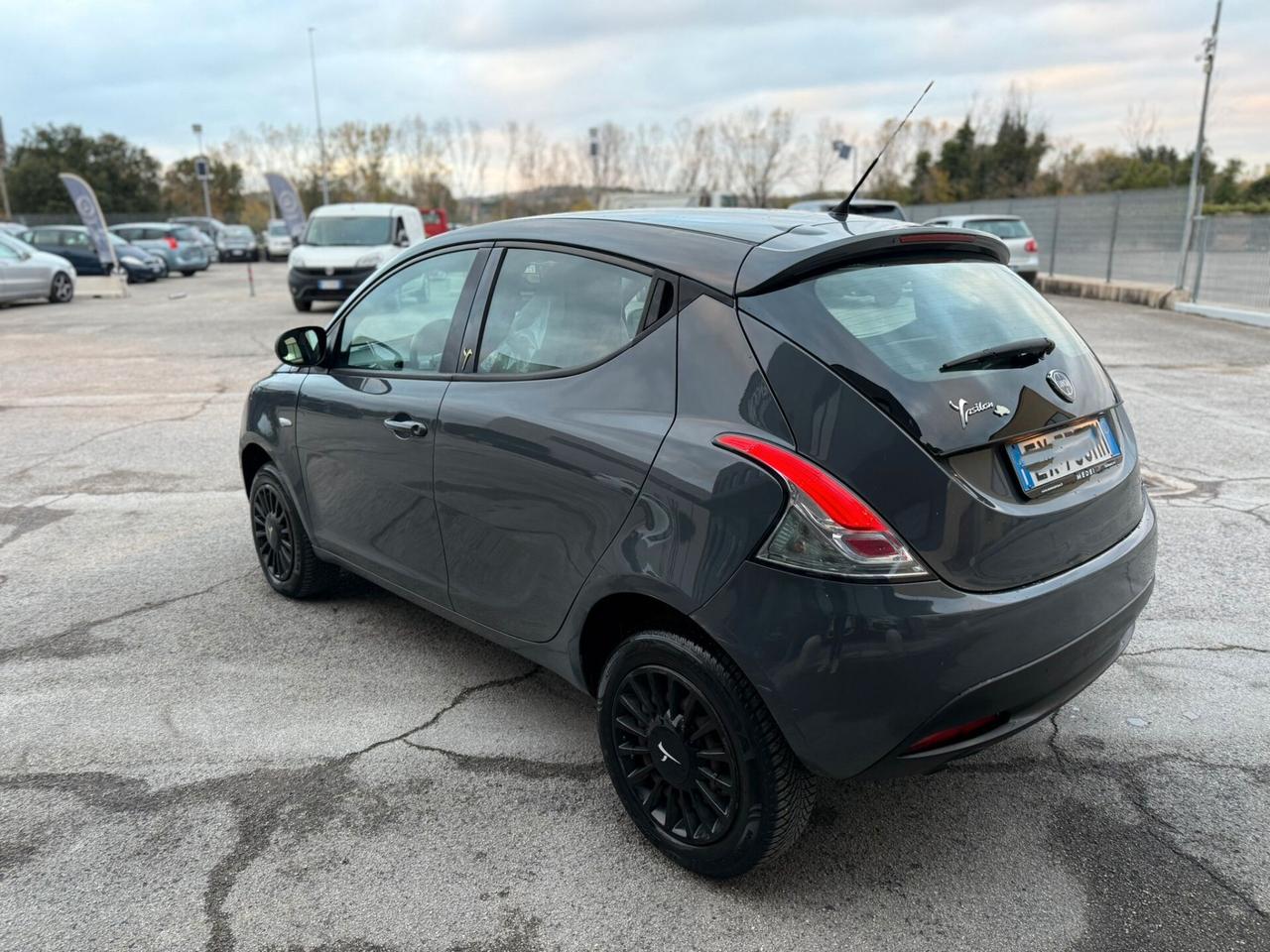 LANCIA YPSILON 0.9 METANO 2015 12 MESI DI GARANZIA