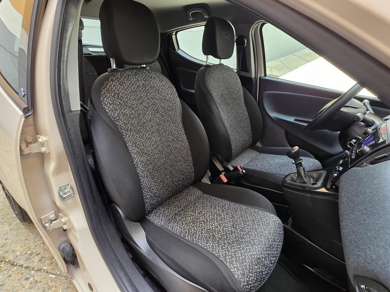 LANCIA YPSILON 1.2 - ADATTA A NEOPATENTATI