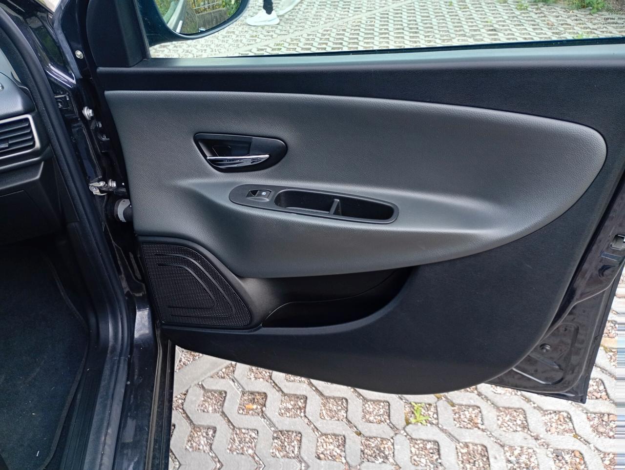 Lancia Ypsilon 1.2 69 CV 5 porte S&S Gold