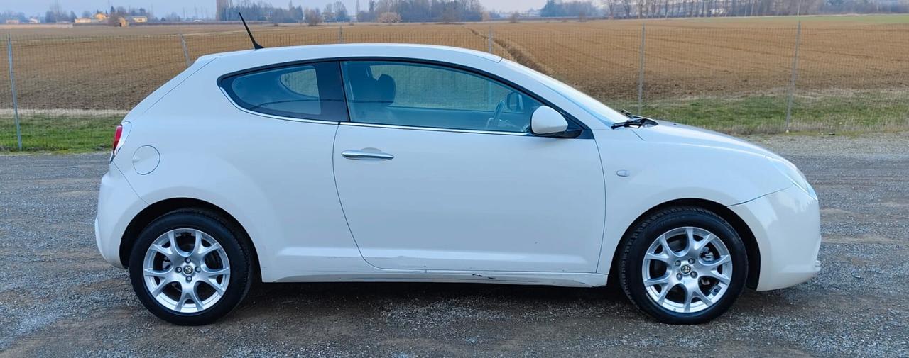 Alfa Romeo MiTo 1.6 JTDm 16V Distinctive Sport Pack