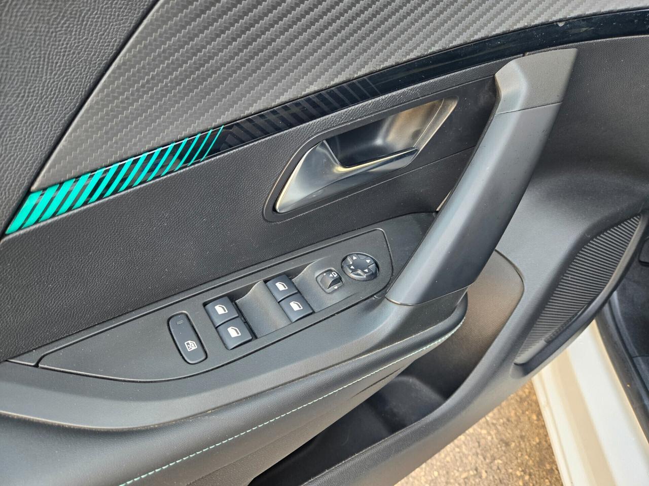 Peugeot 2008 BlueHDi 130 S&S EAT8 Allure