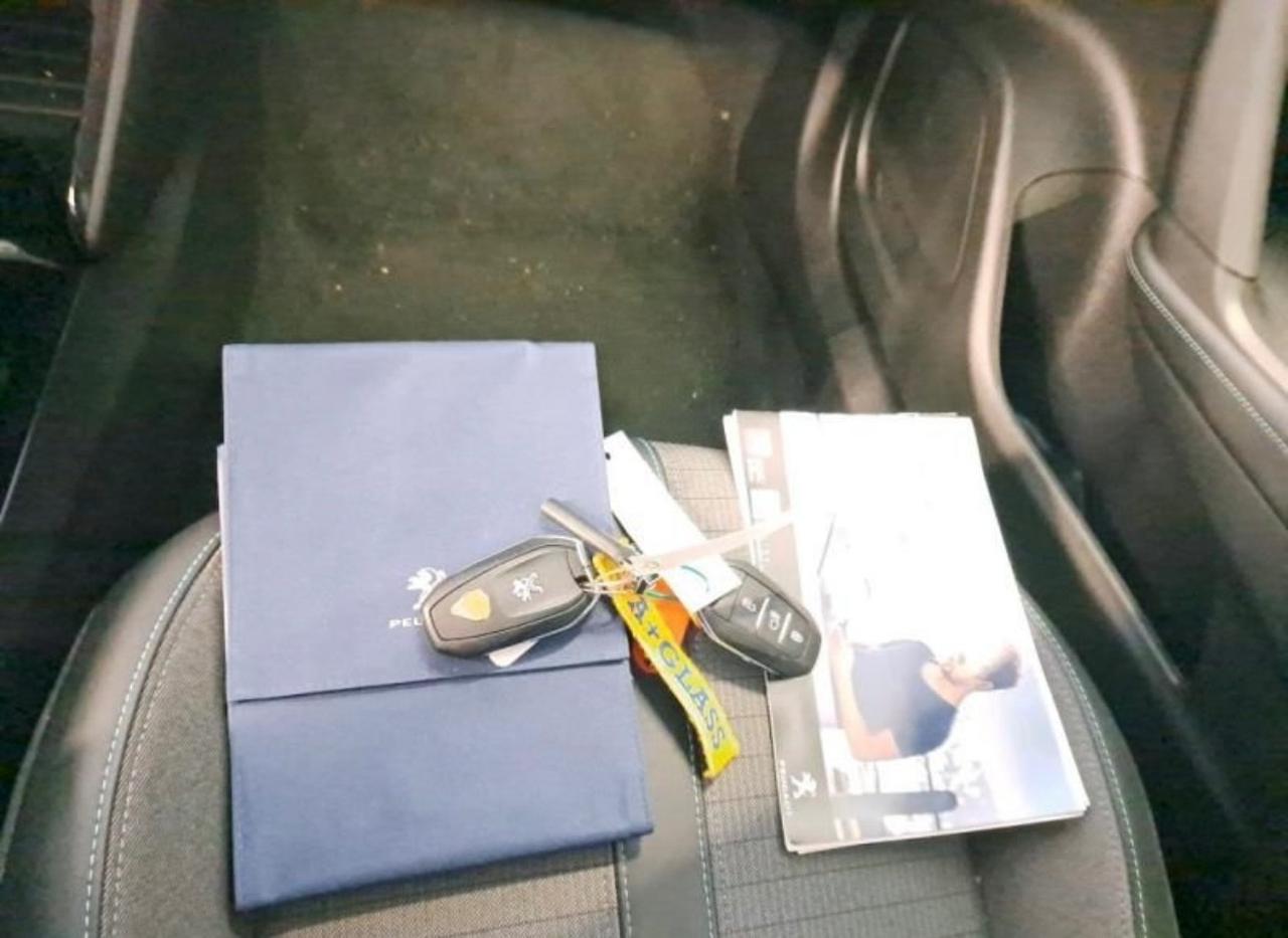 Peugeot 2008 PureTech 130 S&S Allure Pack