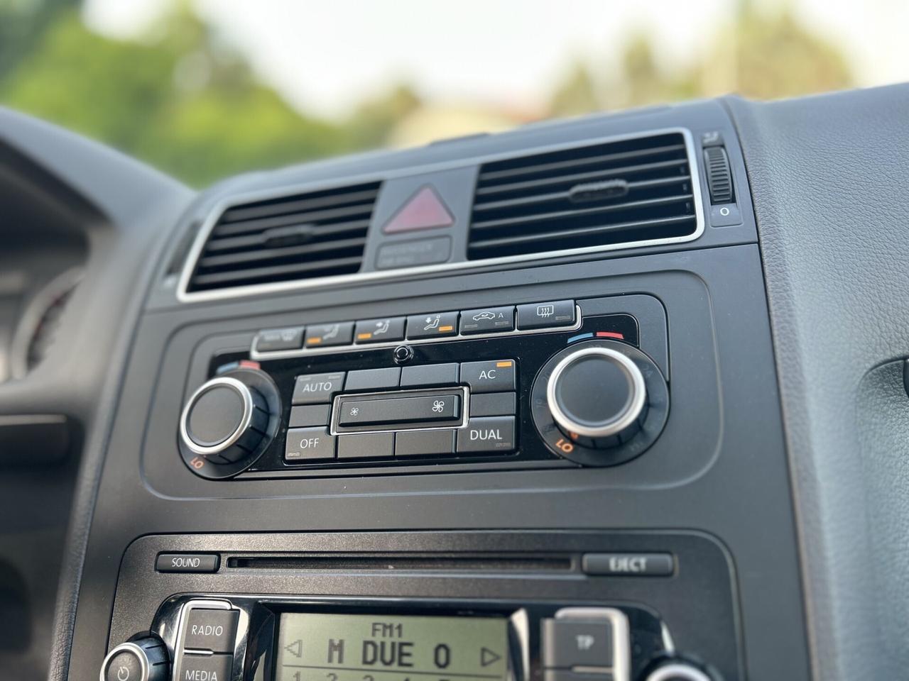 VOLKSWAGEN TOURAN 1.6 TDI 105CV 7 POSTI OK NEOP.