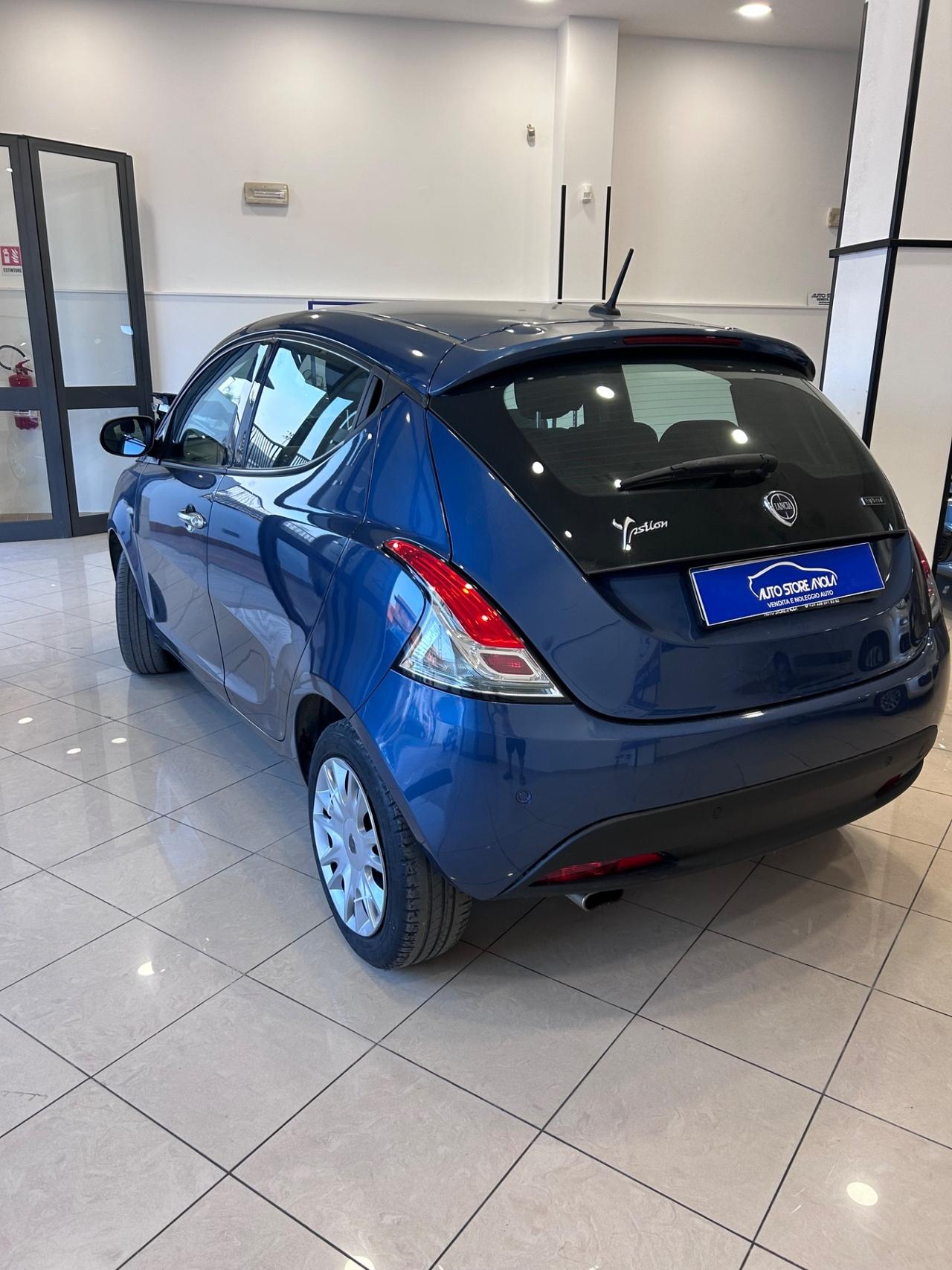 Lancia Ypsilon 1.0 FireFly 5 porte S&S Hybrid Silver