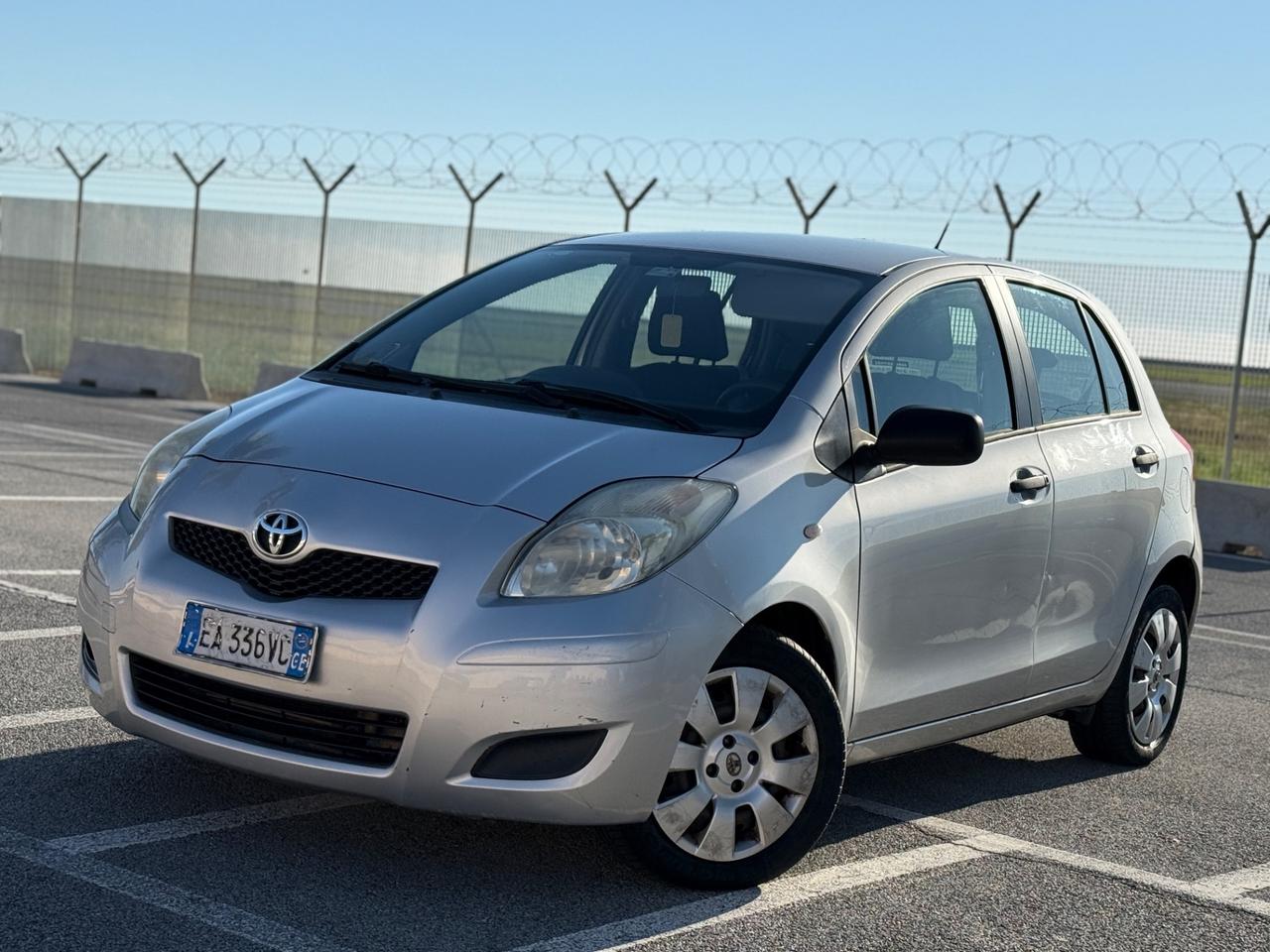 Toyota Yaris 1.4 D-4D 90 CV 6 marce 2010 neopatentati
