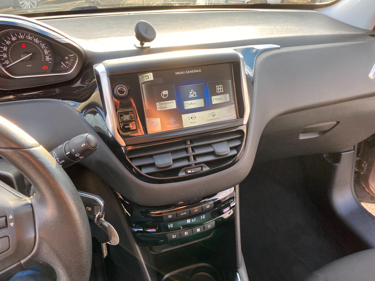 Peugeot 208 1.4 HDi 68 CV 5 porte Allure