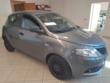 Lancia Ypsilon 1.0 FireFly 5 porte S&S Hybrid Ecochic Silver