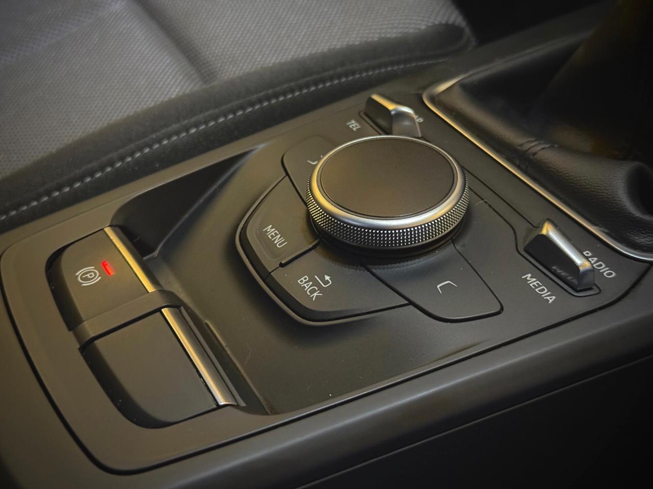 Audi Q2 1.6 TDI S line IDENTITY BLACK