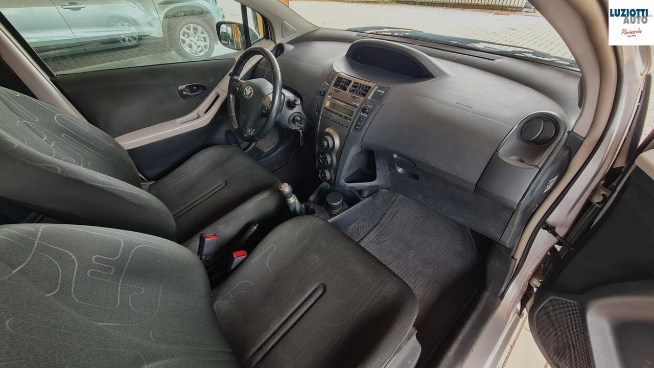 Toyota Yaris 1.0 5P. SOL
