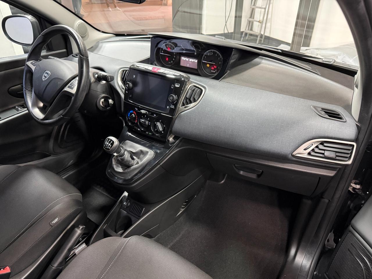 Lancia Ypsilon 1.0 FireFly 5 porte S&S Hybrid Gold