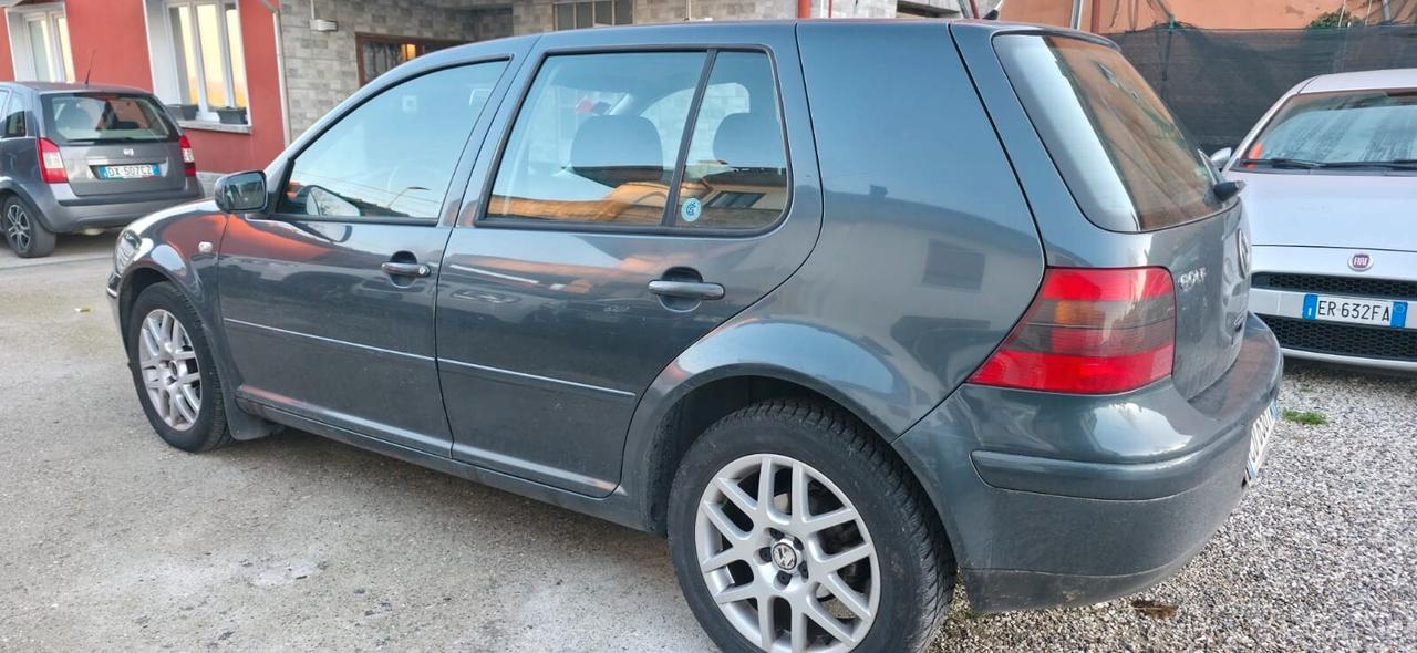 Volkswagen Golf 1.6 16V cat 5 porte Highline neop