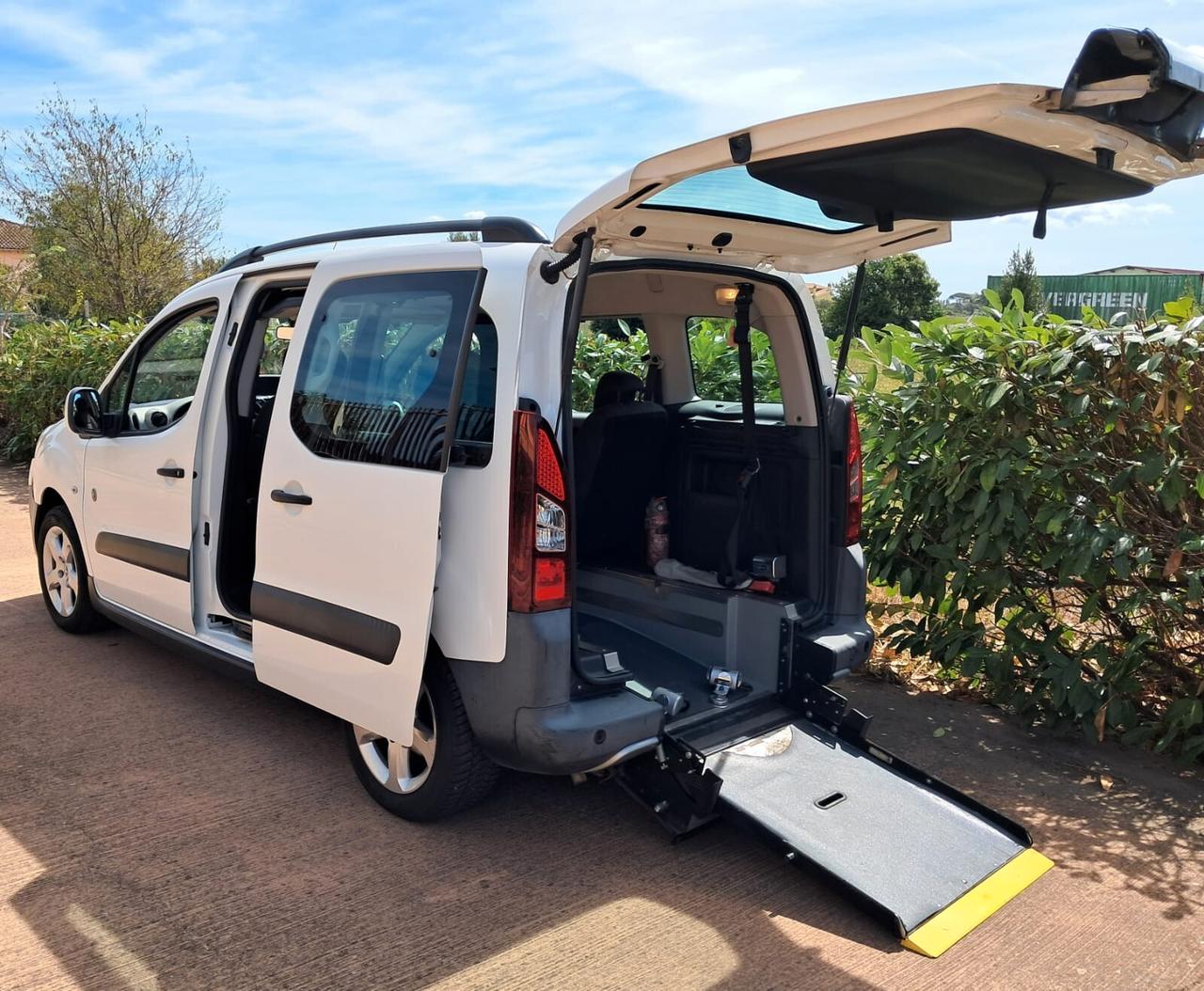 PEUGEOT PARTNER TRASPORTO DISABILI PIANALE RIBASSATO