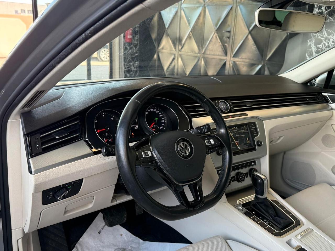 Volkswagen Passat Variant 1.6 TDI DSG Comfortline BlueMotion Tech.