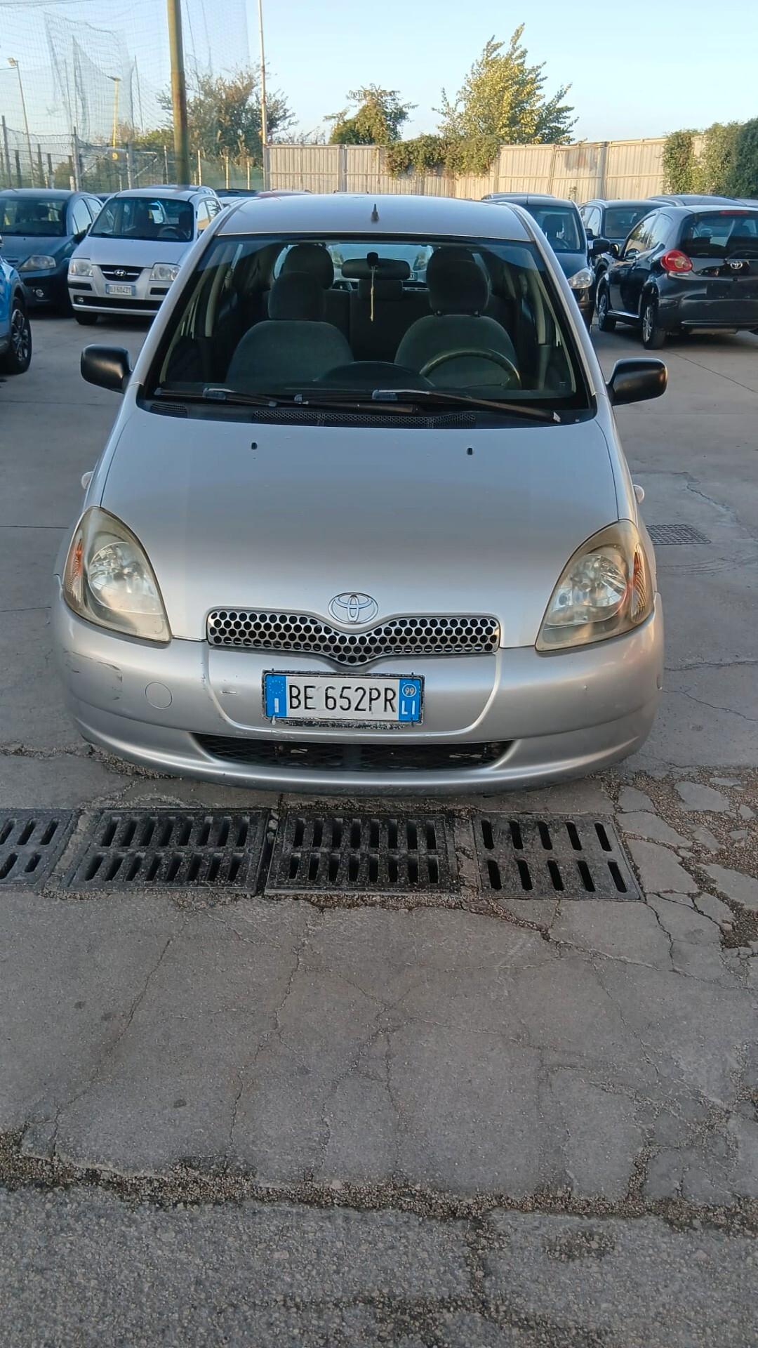 Toyota Yaris 1.0i 16V cat 5 porte Sol