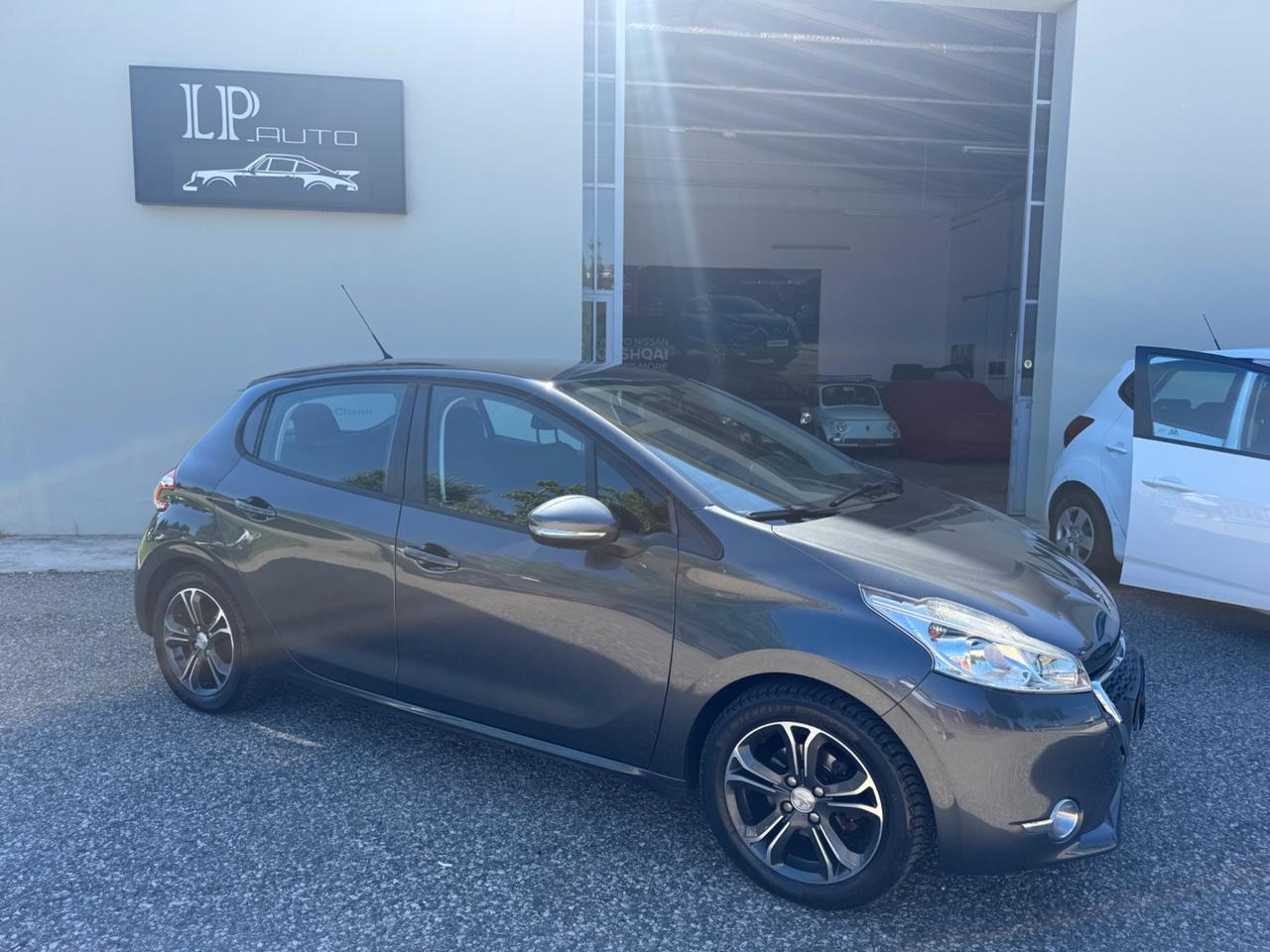 Peugeot 208 1.4 HDi 68 CV 5 porte Allure