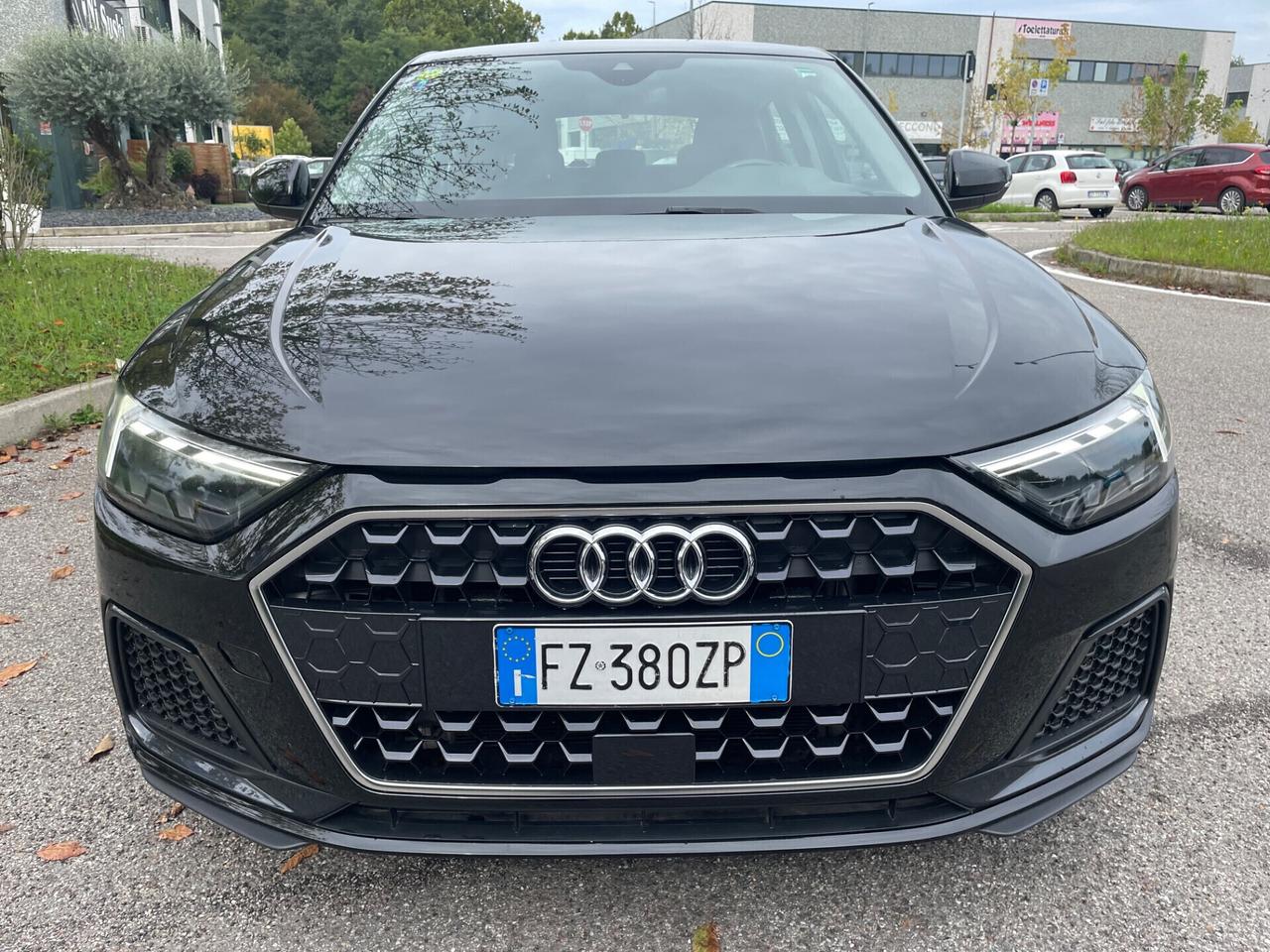 Audi A1 SPB*Neopatentati*Cerchi*Car play*