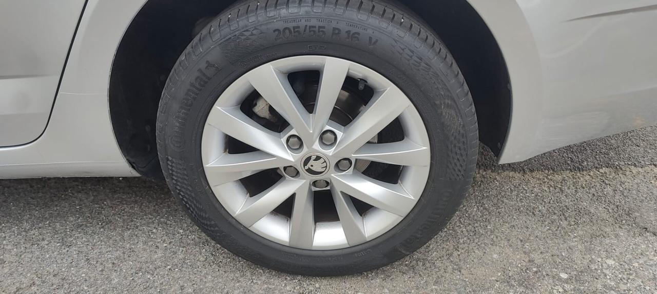 Skoda Octavia 1.5 DSG Wagon Ambition G-Tec