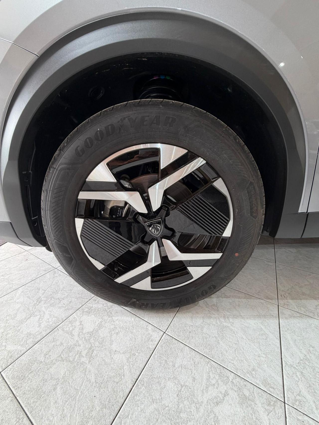 Peugeot 2008 Hybrid 145 e-DCS6 Allure