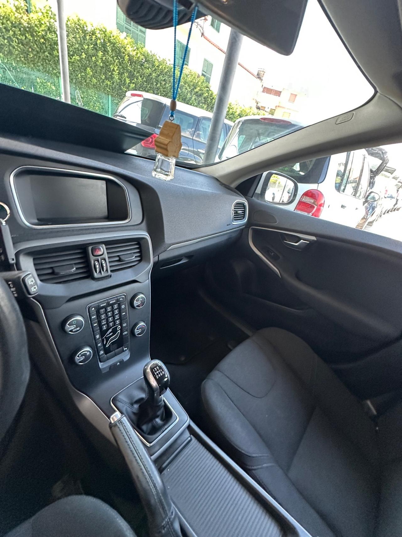Volvo V40 D2 R-design Momentum
