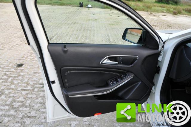 MERCEDES-BENZ A 200 d Automatic Premium