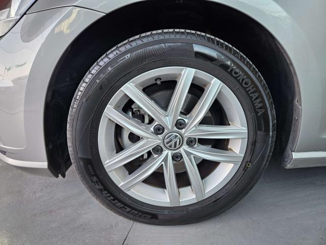 Volkswagen Golf Golf VII 2017 5p 5p 1.4 tgi Executive 110cv