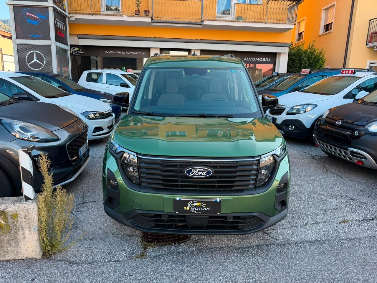Ford Tourneo Courier 1.0 EcoBoost Titanium