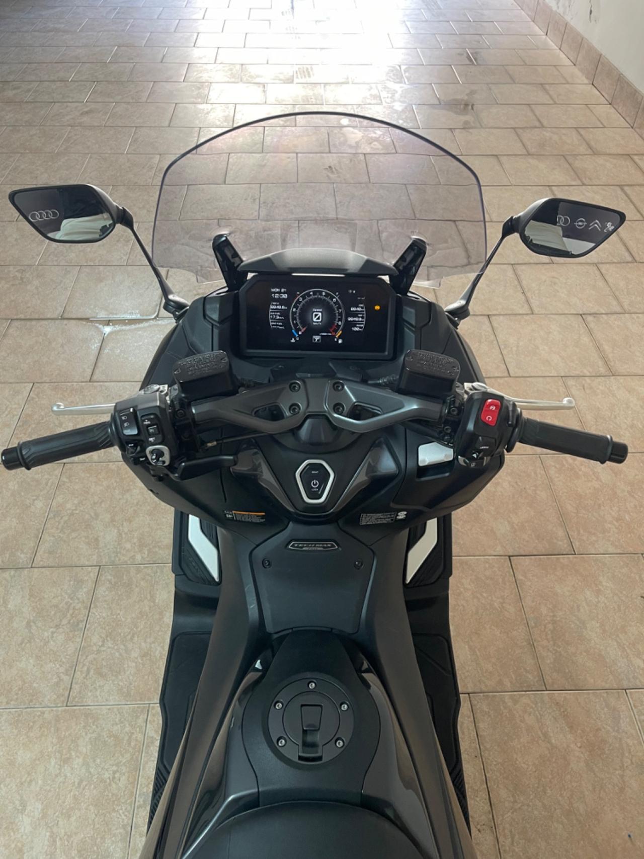 Yamaha TMAX 560 TECH-MAX