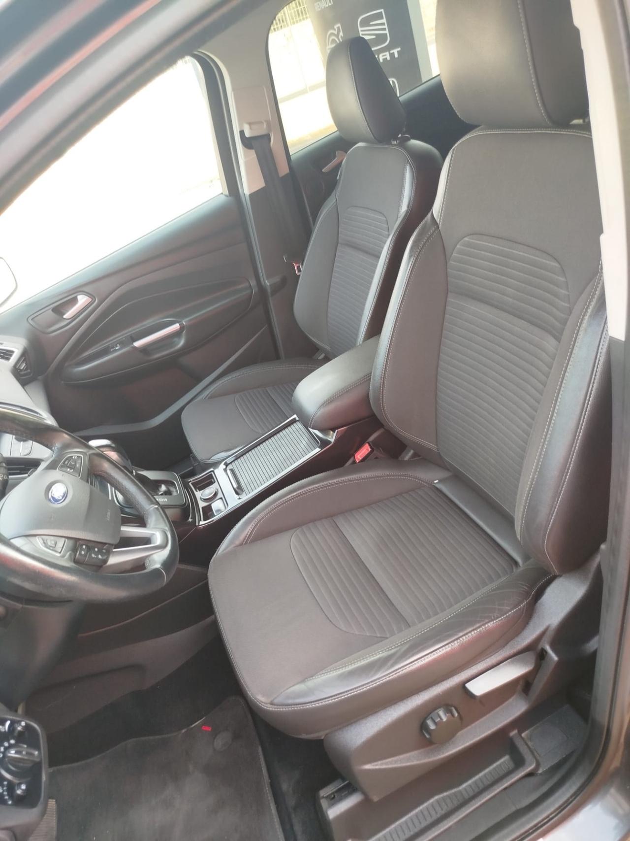 Ford Kuga 1.5 TDCI 120 CV S&S 2WD Powershift ST-Line