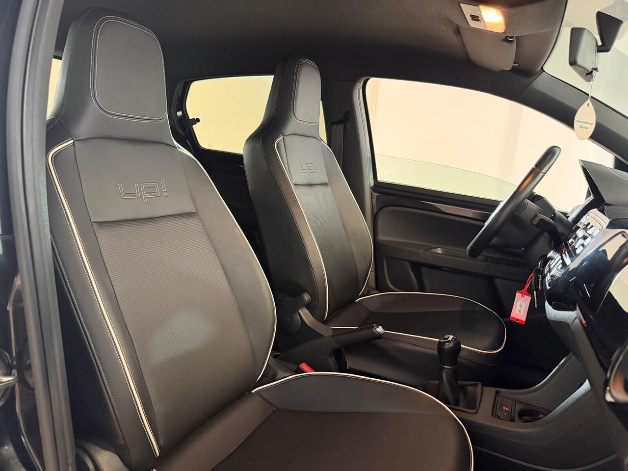 Volkswagen up! 1.0 5p. Versione STREET