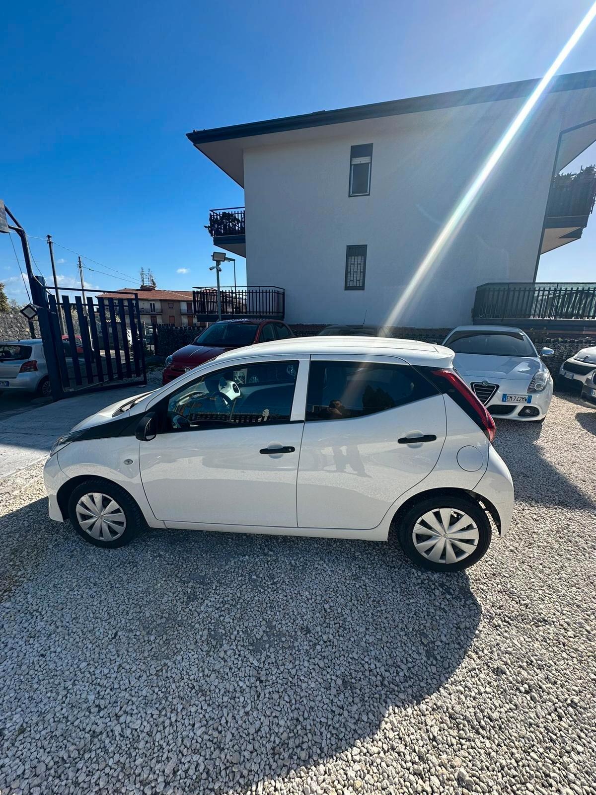 Toyota Aygo Connect 1.0 VVT-i 72 CV 5 porte x-clusiv MMT