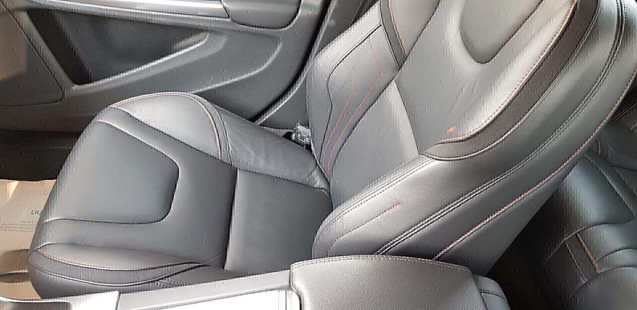 Volvo V60 2.0 d 150 cv D3 Geartronic Volvo Ocean Race,pelle,cambio automatico,navi,cruise control,cerchi 18