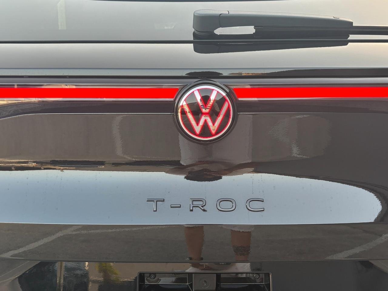 NEW VOLKSWAGEN T-ROC 1.5 eTSI ACT 150 CV DSG R-LINE