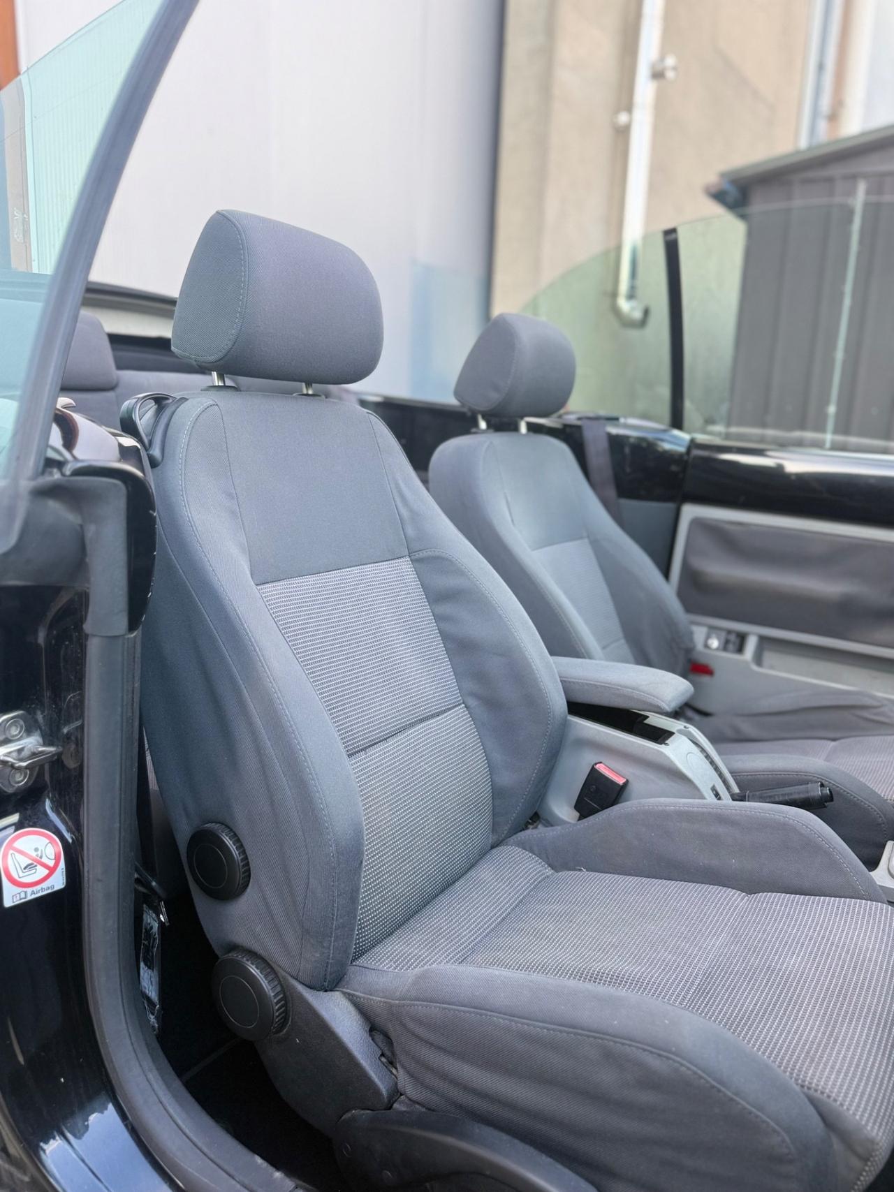 Volkswagen New Beetle 1.6 Cabrio