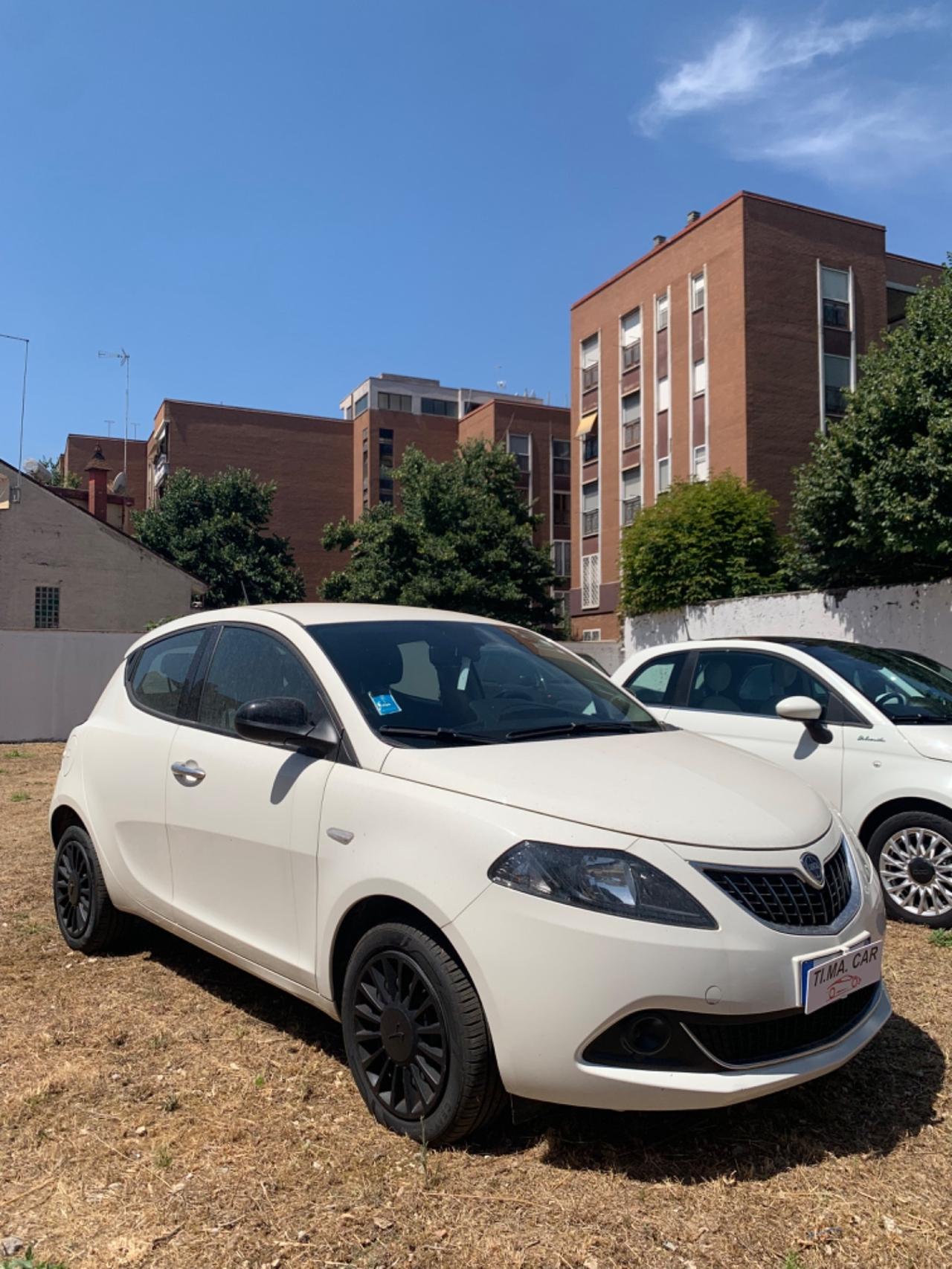 Lancia Ypsilon 1.0 FireFly 5 porte S&S Hybrid Silver Plus