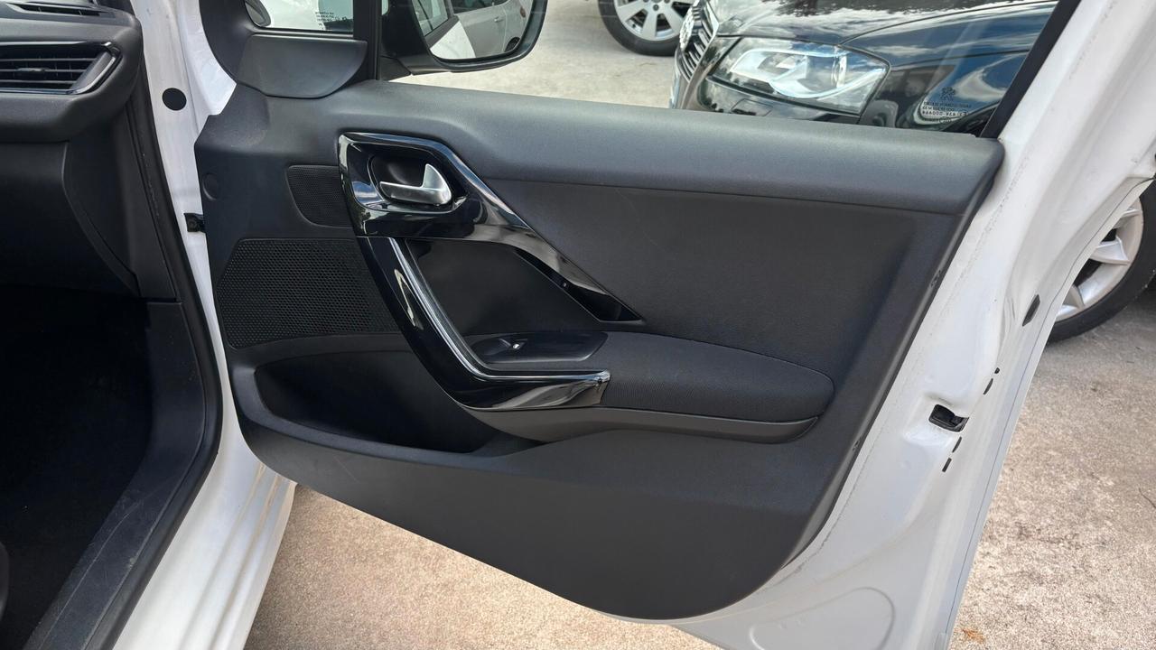 Peugeot 208 1.4 HDi 68 CV 5 porte Mix