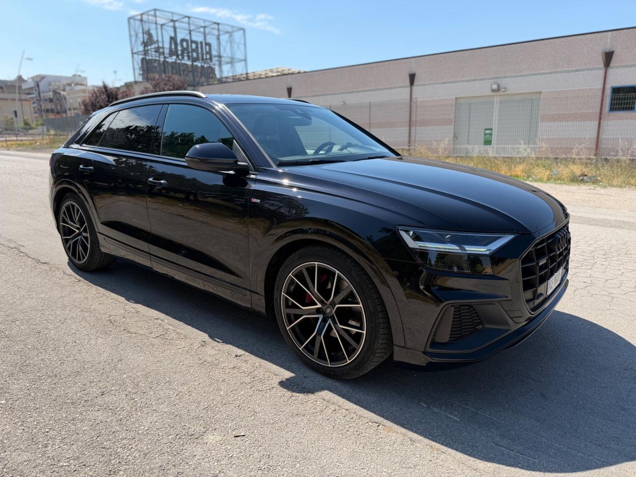 Audi Q8 50 TDI 286 CV quattro S-line identity BLACK
