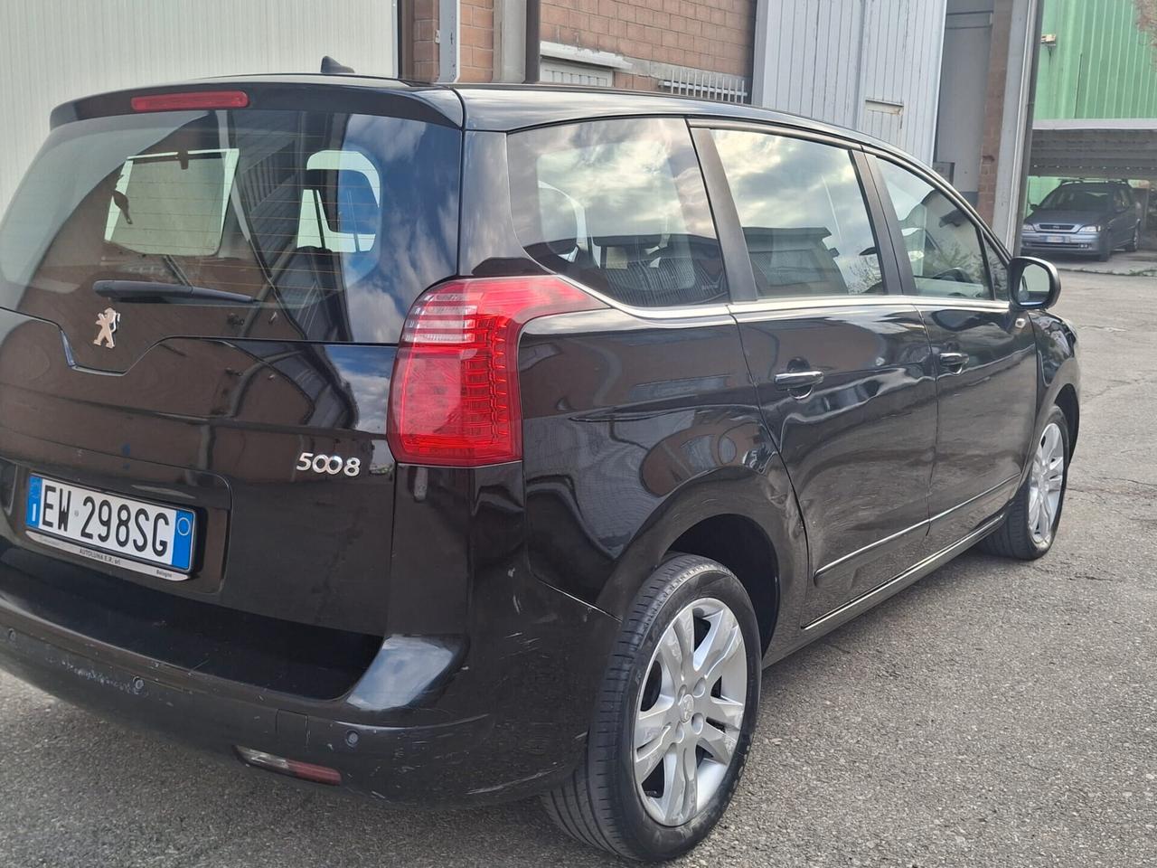 Peugeot 5008 1.6 HDi 115CV Allure 7 POSTI