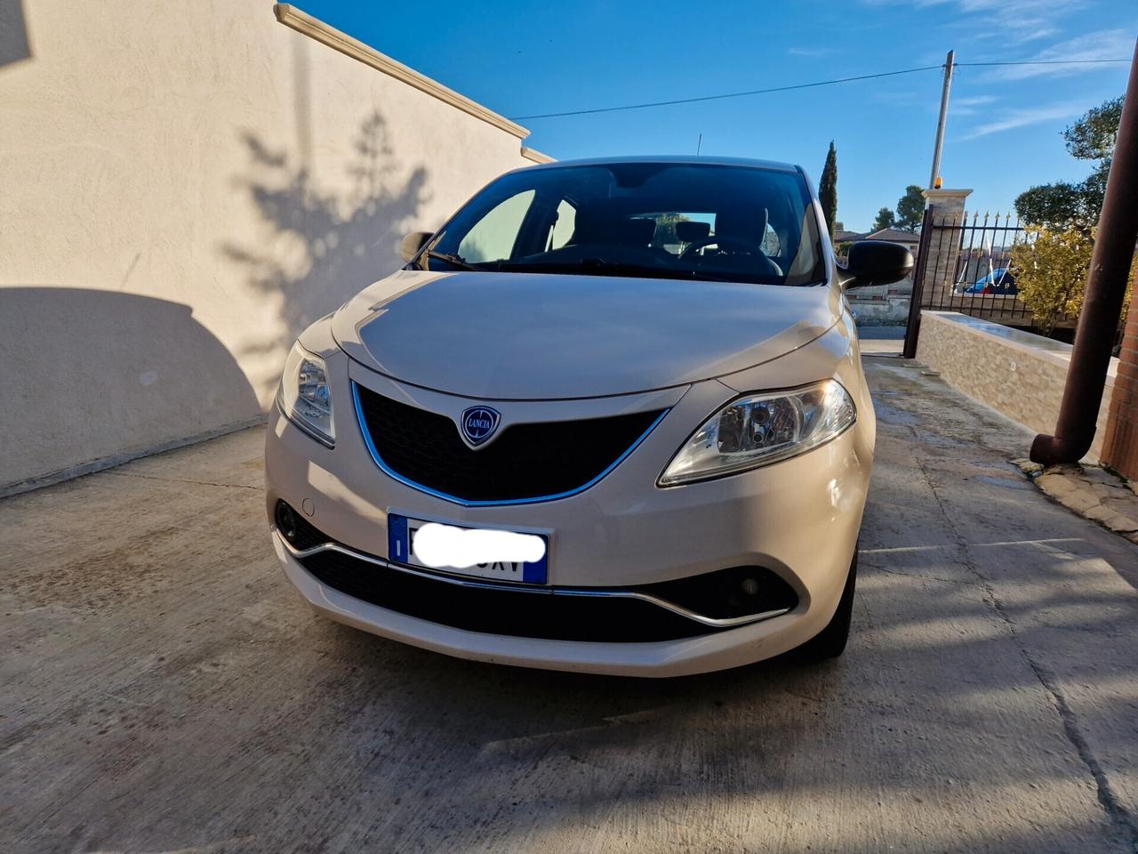 Lancia Ypsilon 1.2 69 CV 5 porte GPL Ecochic Silver