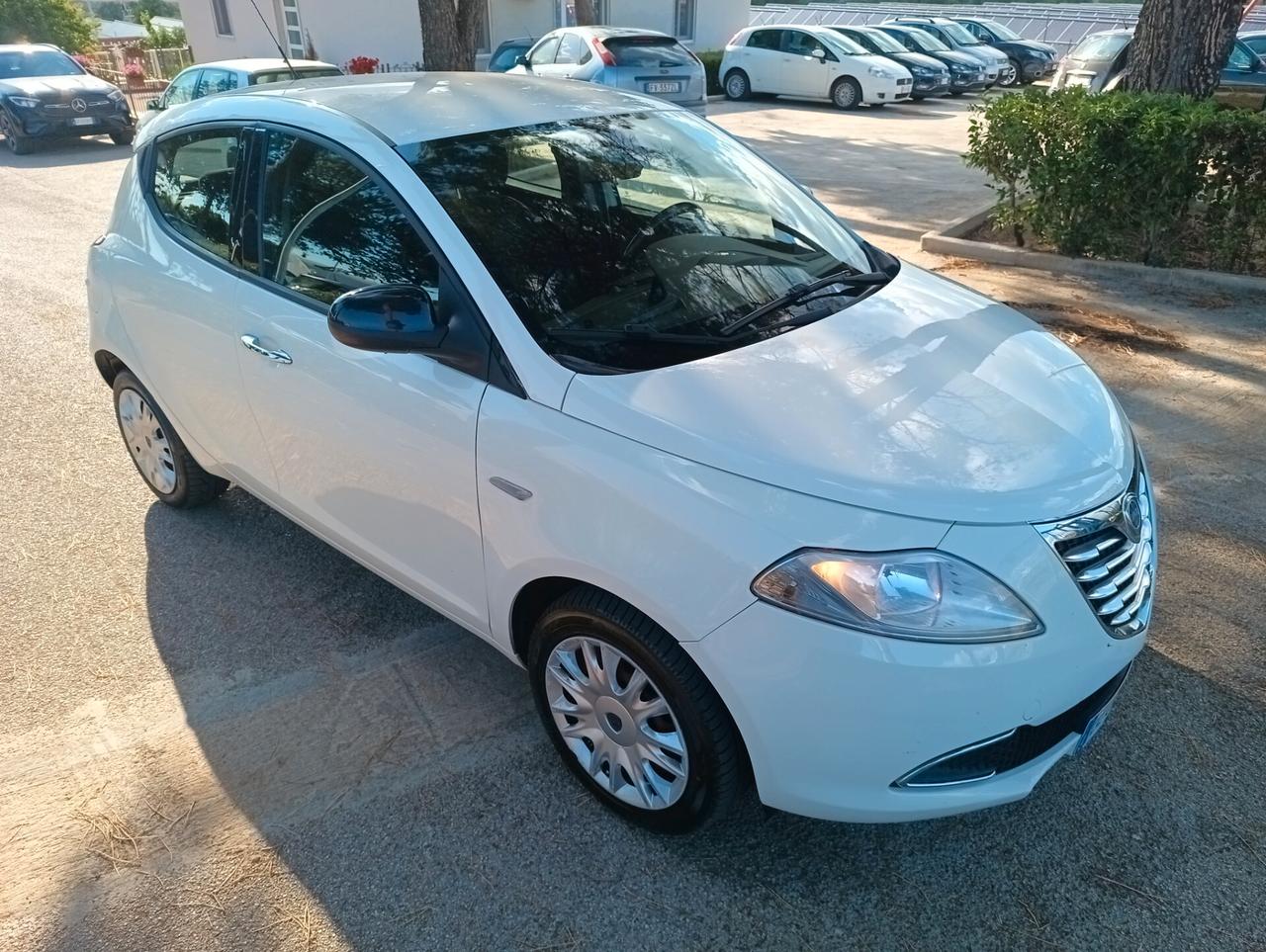 Lancia Ypsilon 1.2 69 CV 5 porte S&S Silver