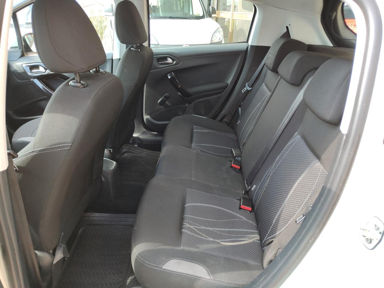 Peugeot 208 1.4 e-HDi 68 CV S&S robotizzato 5 porte Active