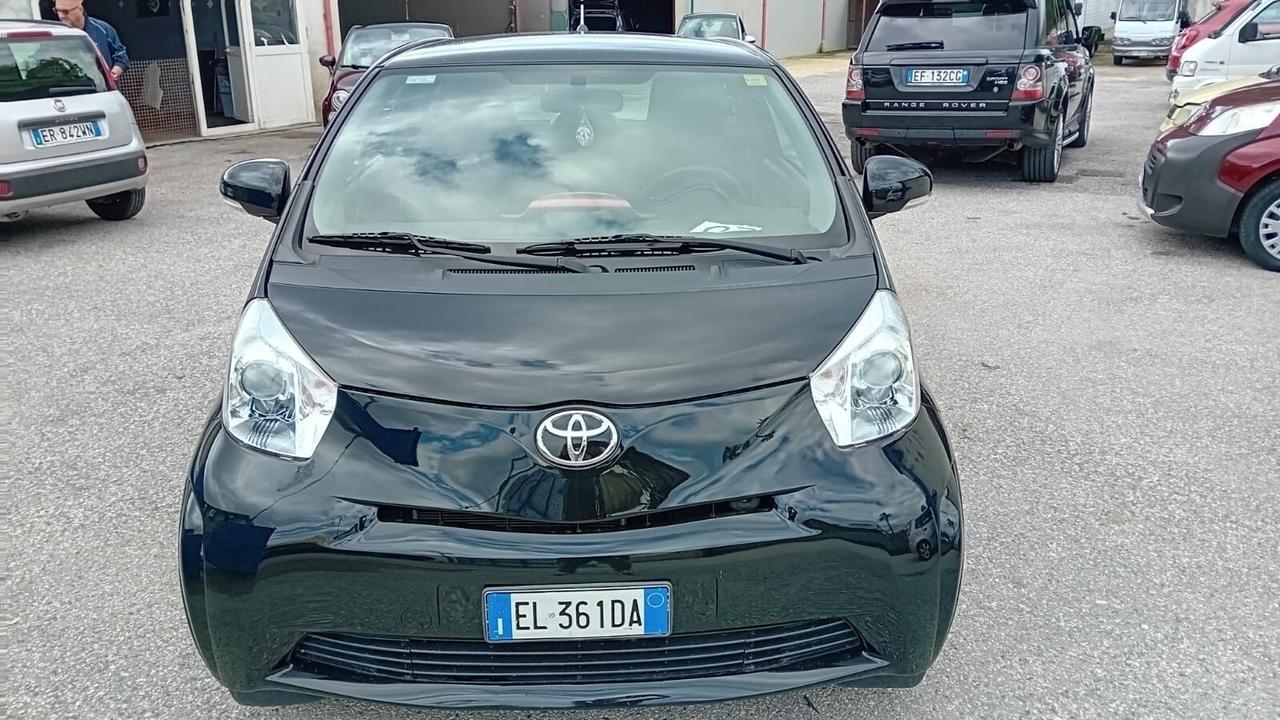 Toyota iQ-1.0 benz-cambio manuale -full-2012