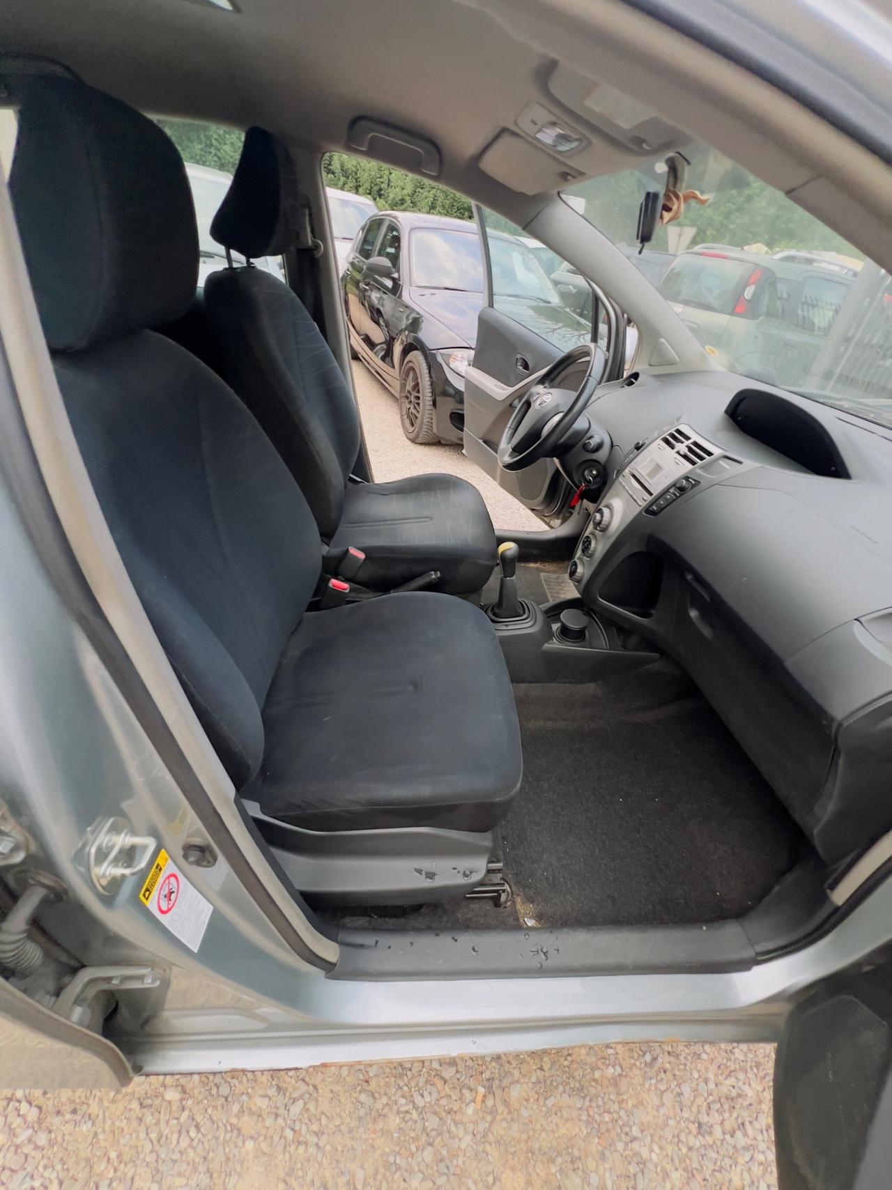 Toyota Yaris 1.0 5 porte