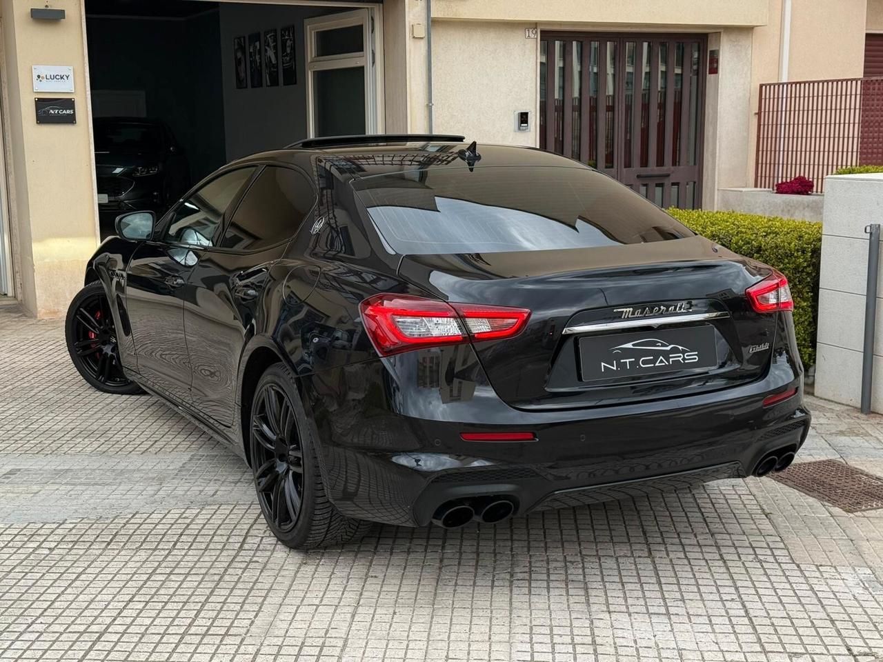 Maserati Ghibli V6 Diesel 275 CV Gransport Nerissimo