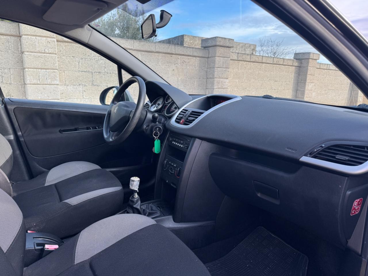 Peugeot 207 1.4 HDi 70CV NEOPATENTATI