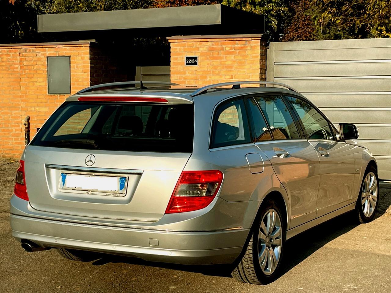 MERCEDES C220d aut.-AVANTGARDE-Pelle.Navi-FULL