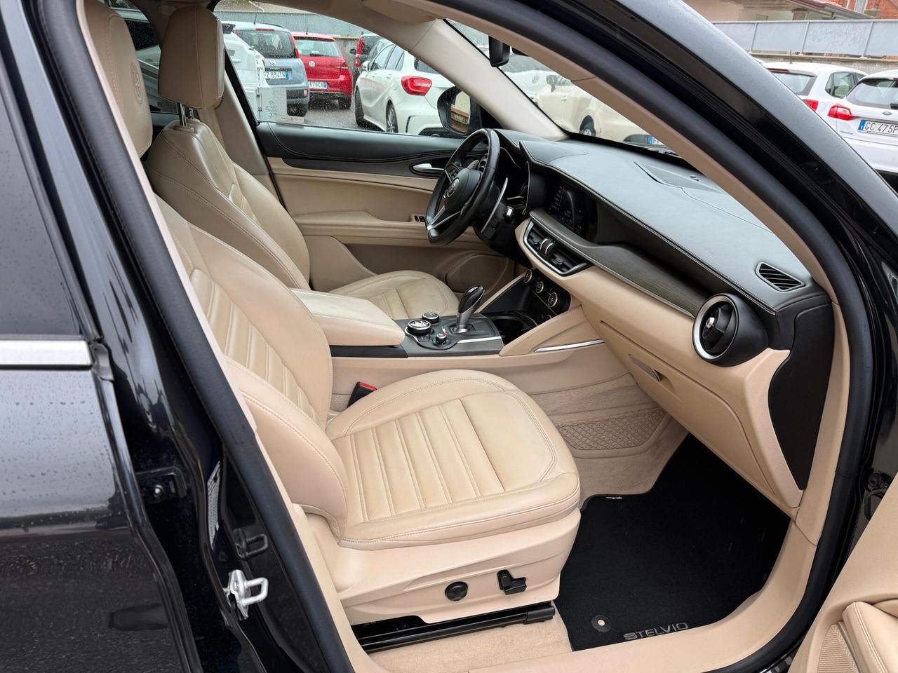 Alfa Romeo Stelvio 2.2 Turbodiesel 210 CV AT8 Q4 Executive