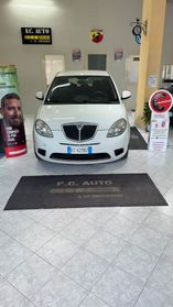 Lancia Ypsilon 1.3 MJT 75 CV Versus