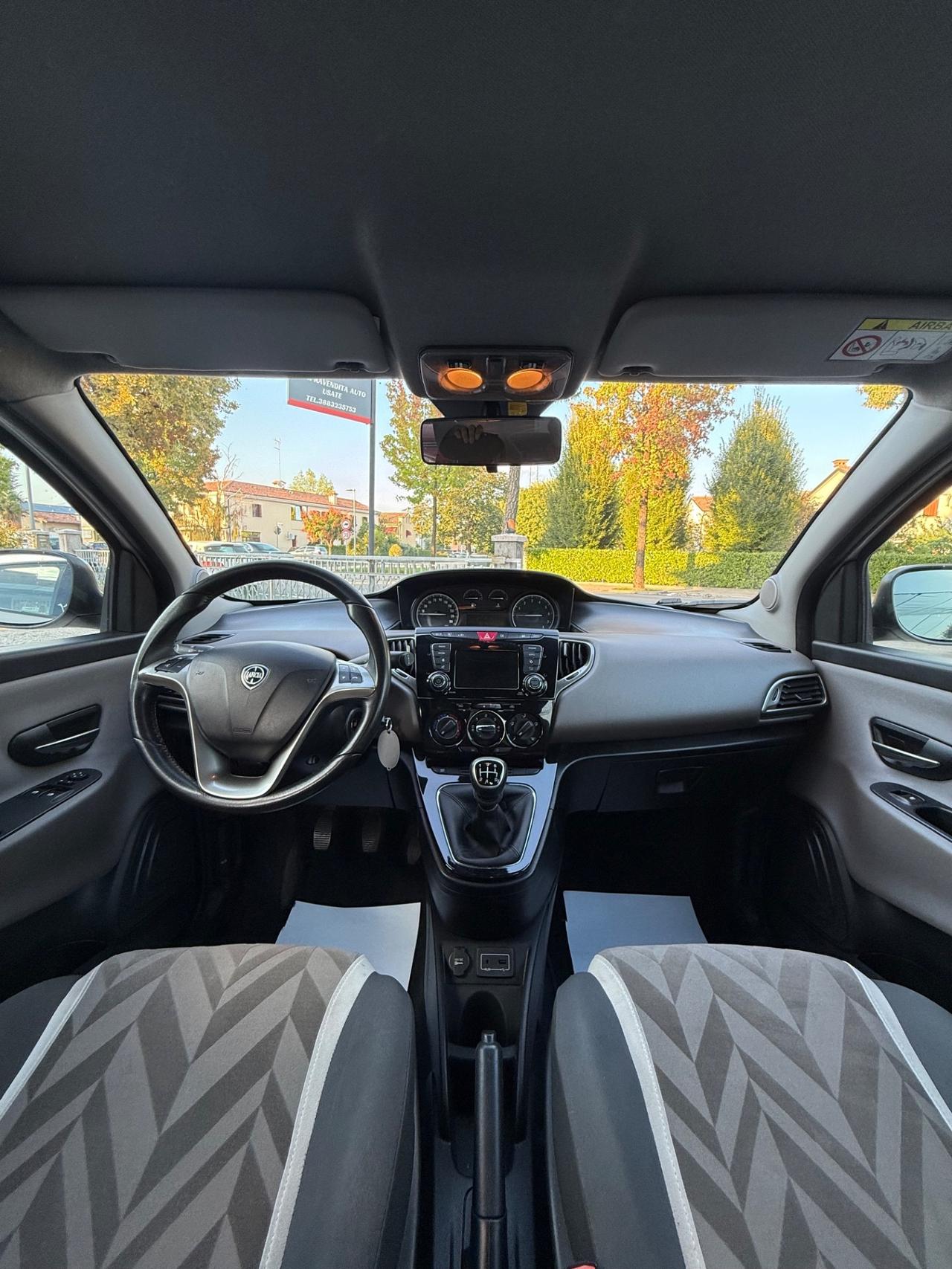 Lancia Ypsilon 1.2 69 CV 5 porte Platinum